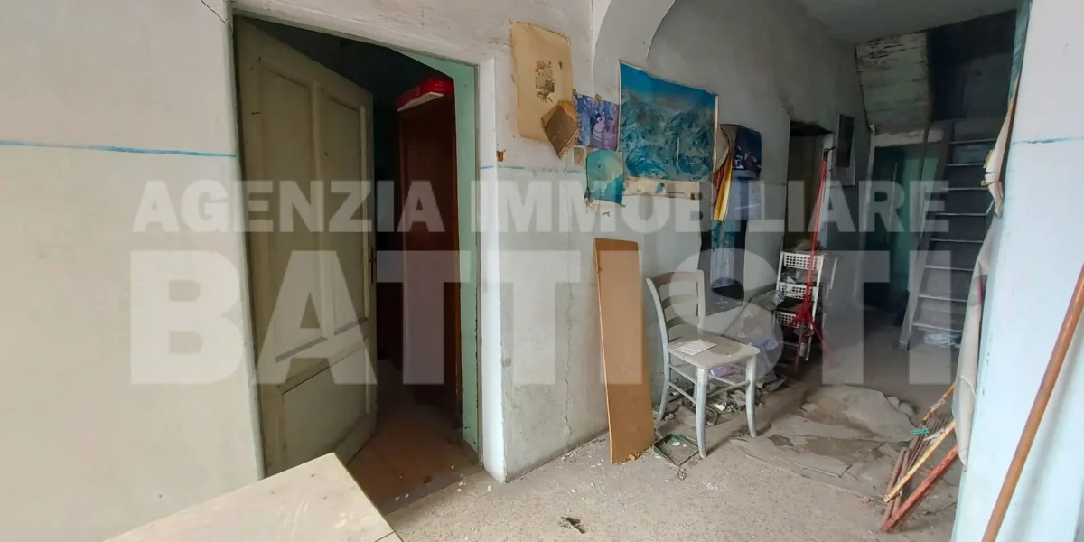 APPARTAMENTO CON SOFFITTA E CANTINA