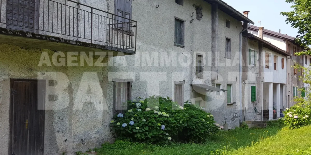 PREGIATO EDIFICIO STORICO CON RUSTICO E GIARDINO