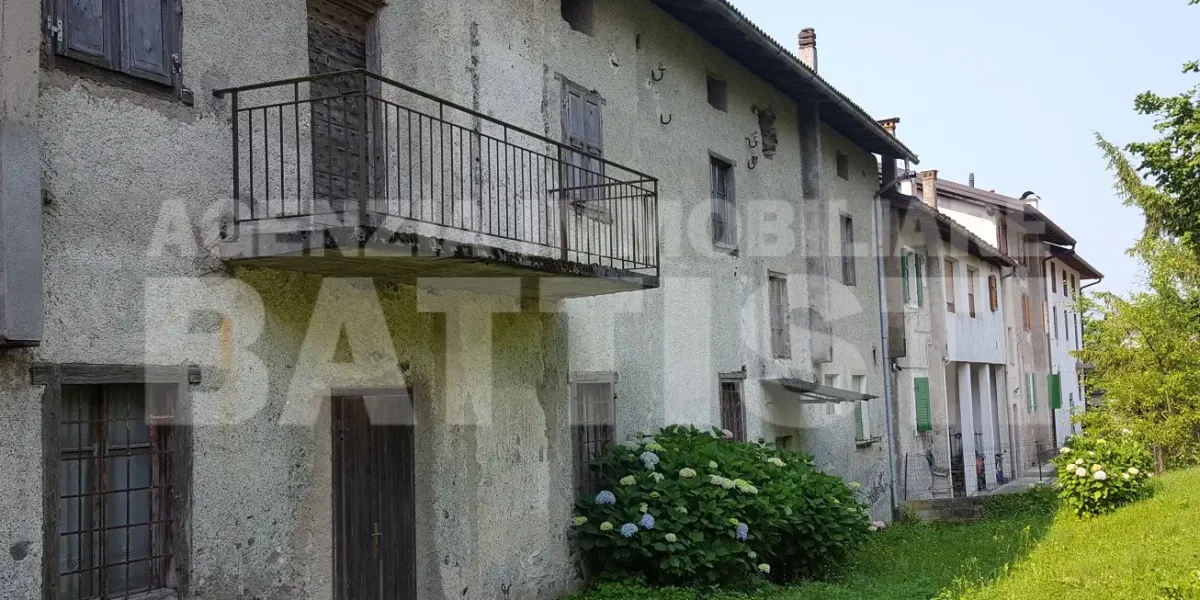 PREGIATO EDIFICIO STORICO CON RUSTICO E GIARDINO