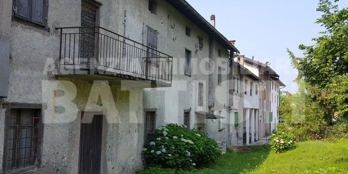 PREGIATO EDIFICIO STORICO CON RUSTICO E GIARDINO