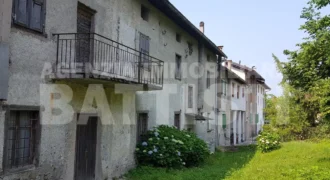 PREGIATO EDIFICIO STORICO CON RUSTICO E GIARDINO