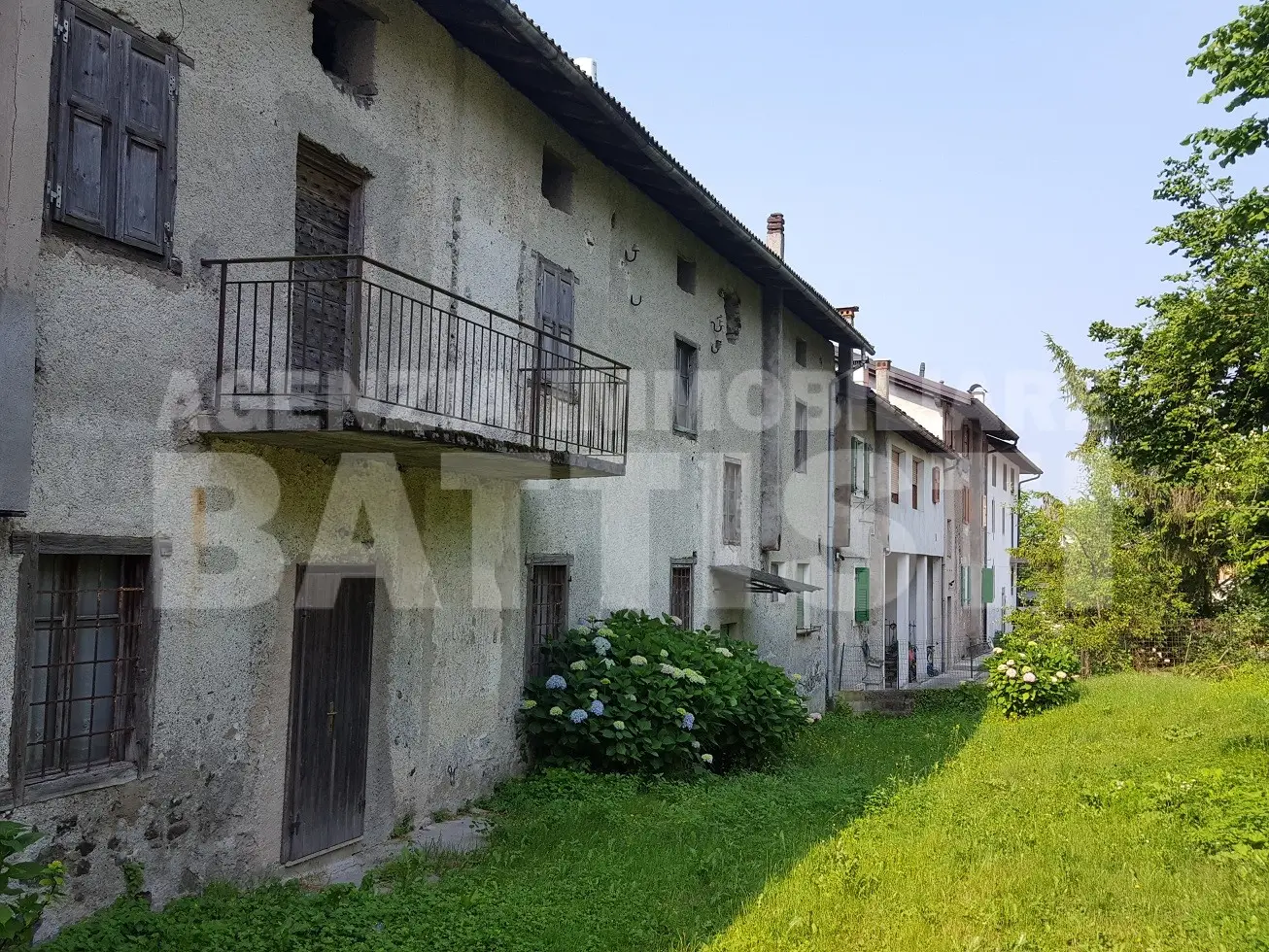PREGIATO EDIFICIO STORICO CON RUSTICO E GIARDINO
