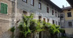 PREGIATO EDIFICIO STORICO CON RUSTICO E GIARDINO
