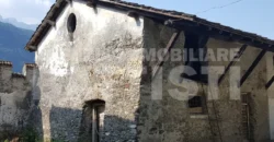 PREGIATO EDIFICIO STORICO CON RUSTICO E GIARDINO
