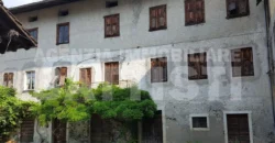 PREGIATO EDIFICIO STORICO CON RUSTICO E GIARDINO