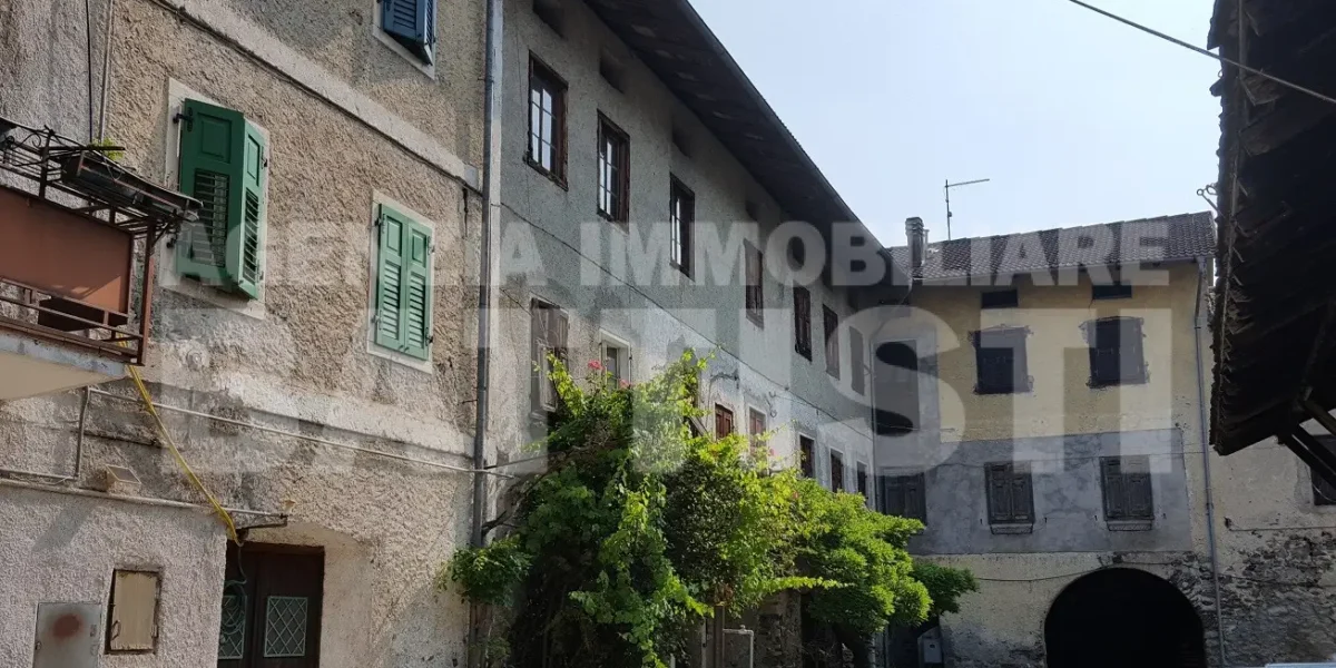 PREGIATO EDIFICIO STORICO CON RUSTICO E GIARDINO