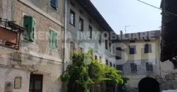 PREGIATO EDIFICIO STORICO CON RUSTICO E GIARDINO