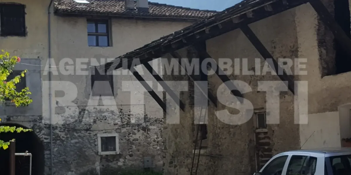 PREGIATO EDIFICIO STORICO CON RUSTICO E GIARDINO