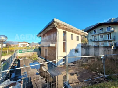 AMPIO EDIFICIO CON DUE ALLOGGI
