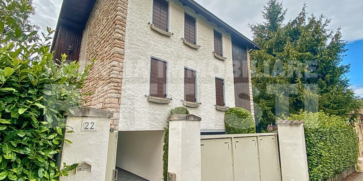 VILLA INDIPENDENTE CON GIARDINO