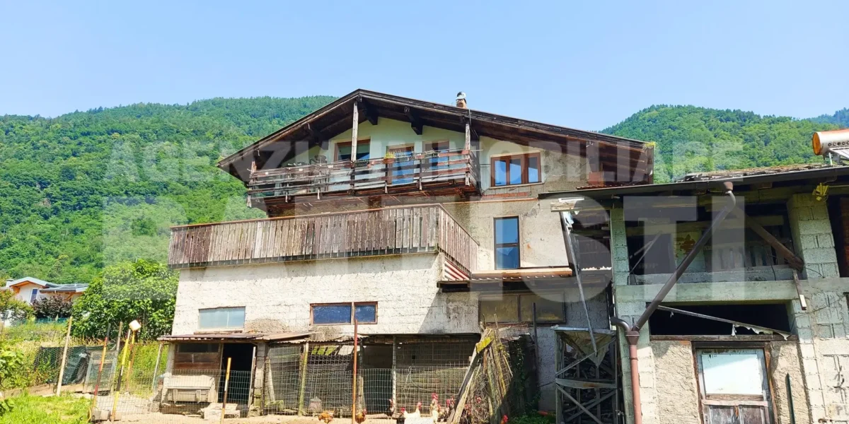 AMPIO EDIFICIO CON DUE ALLOGGI