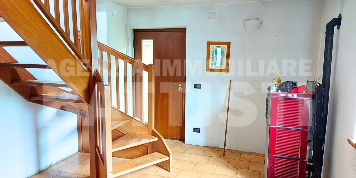 AMPIO EDIFICIO CON DUE ALLOGGI