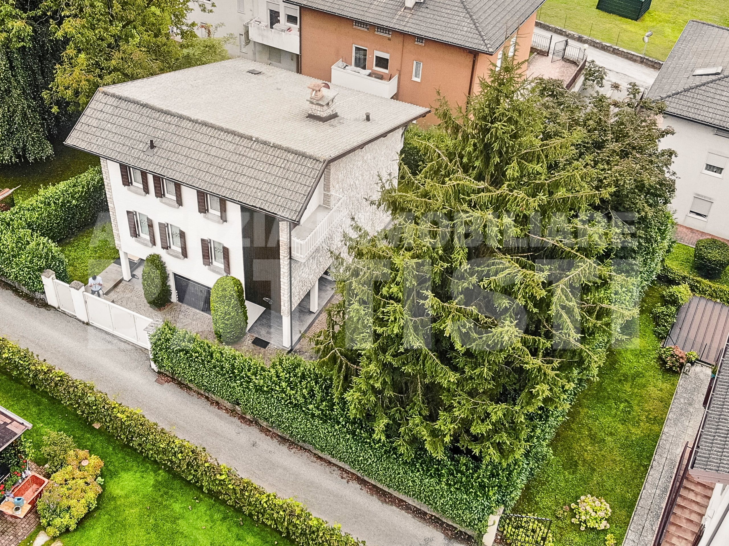 VILLA INDIPENDENTE CON GIARDINO