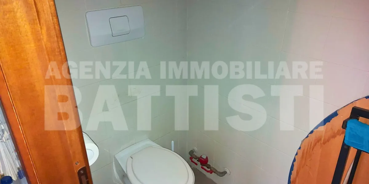 LOCALE COMMERCIALE