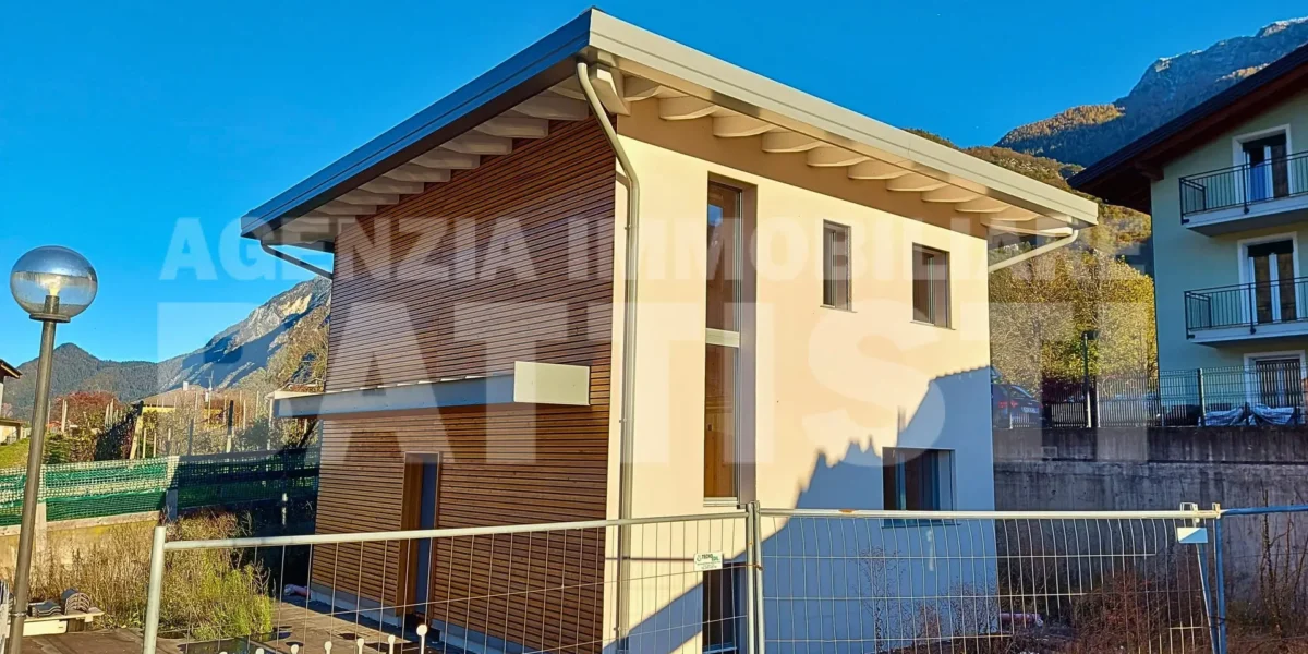 AMPIO EDIFICIO CON DUE ALLOGGI