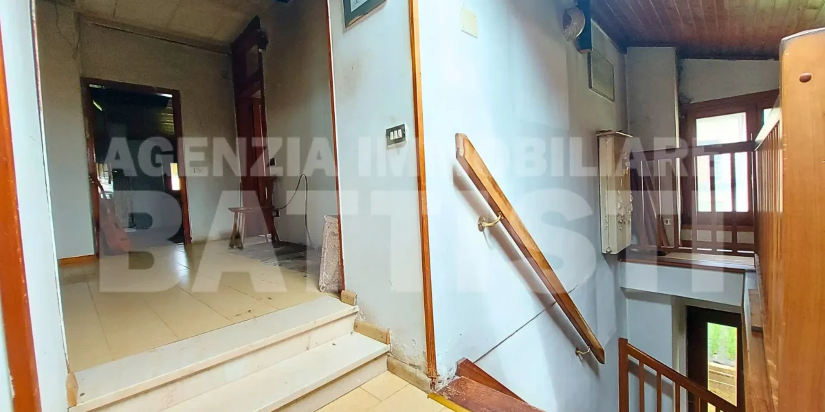AMPIO EDIFICIO CON DUE ALLOGGI