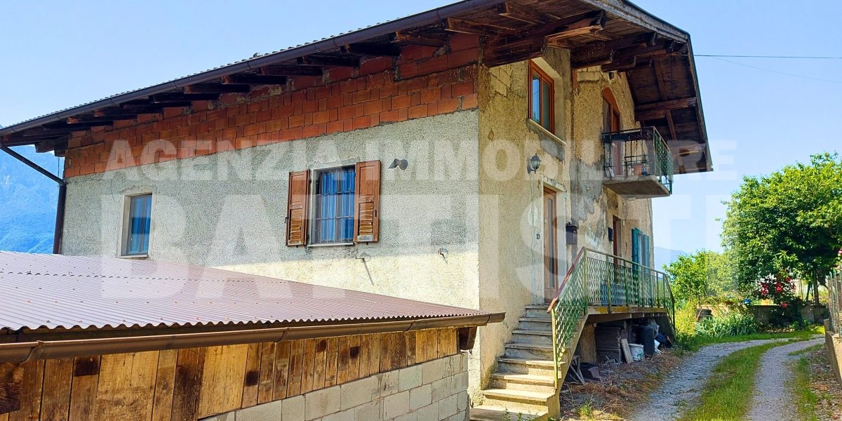 AMPIO EDIFICIO CON DUE ALLOGGI