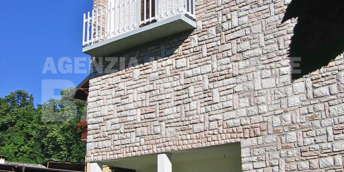 VILLA INDIPENDENTE CON GIARDINO