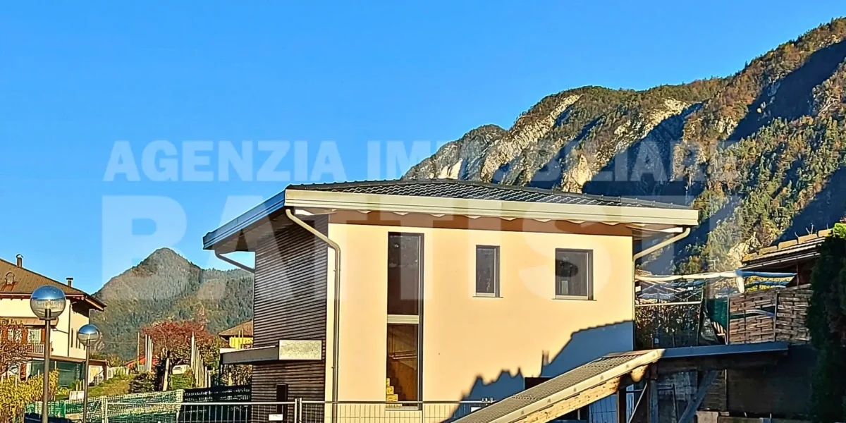 AMPIO EDIFICIO CON DUE ALLOGGI