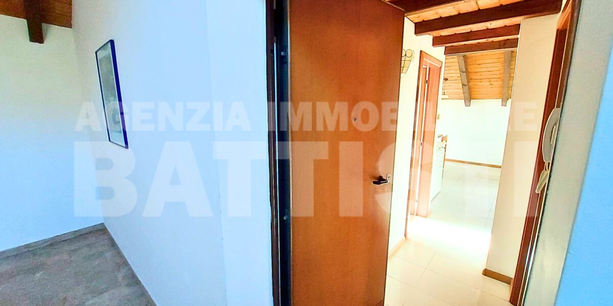 ALLOGGIO CON TERRAZZO