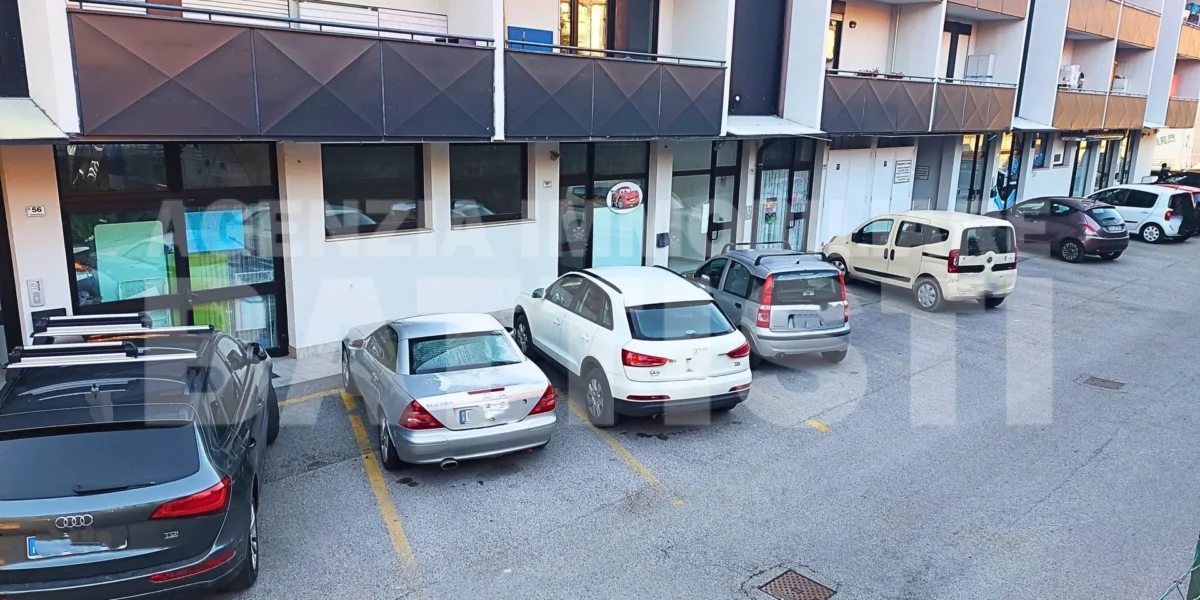 LOCALE COMMERCIALE