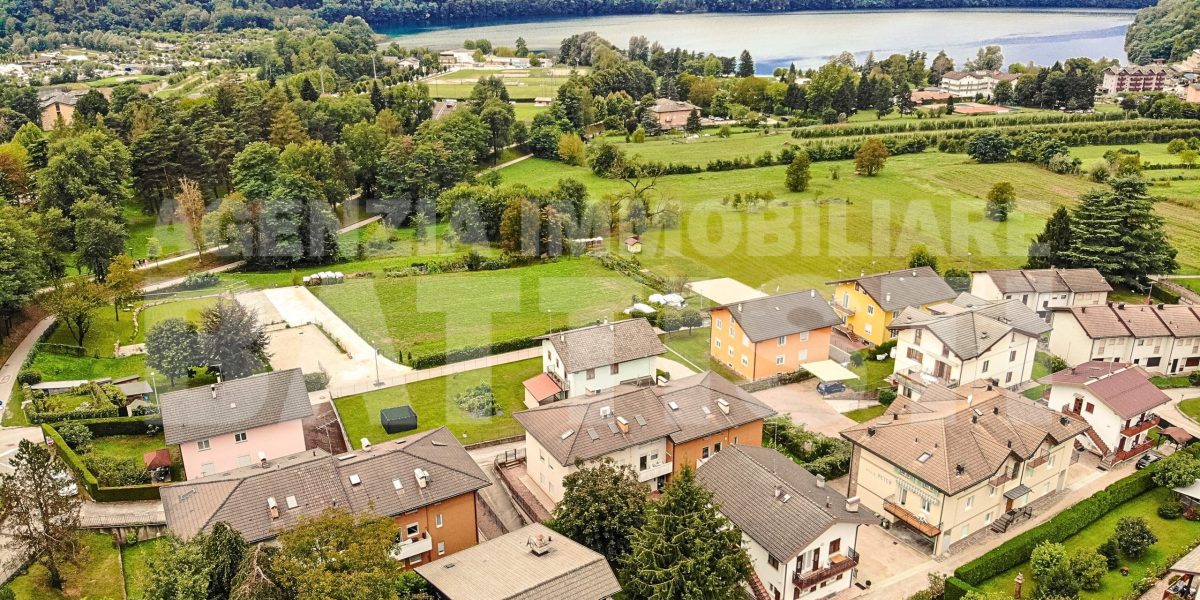 VILLA INDIPENDENTE CON GIARDINO