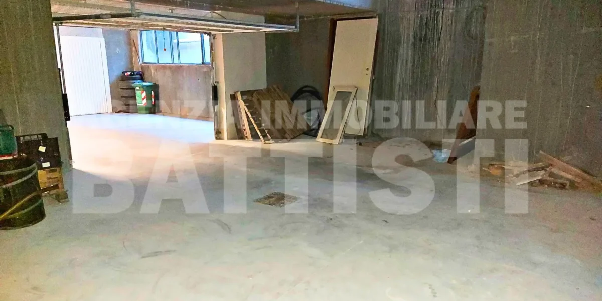 AMPIO EDIFICIO CON DUE ALLOGGI