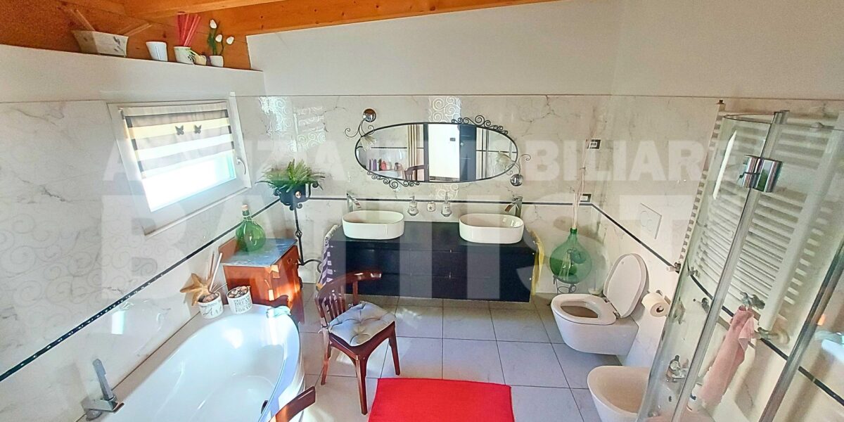 VILLA INDIPENDENTE CON GIARDINO