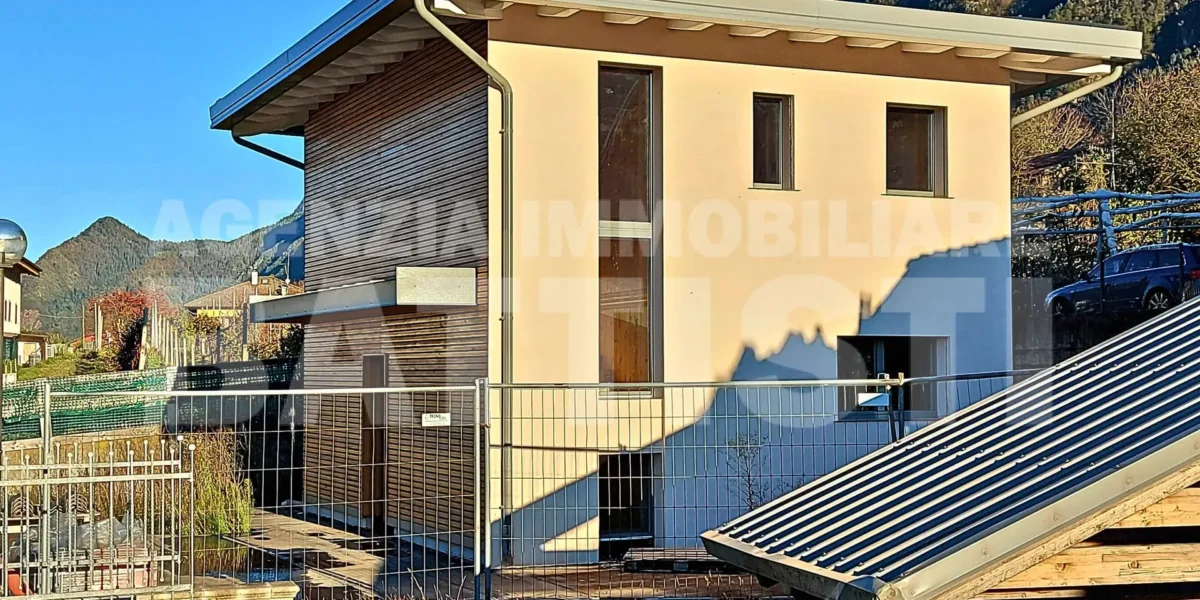 AMPIO EDIFICIO CON DUE ALLOGGI