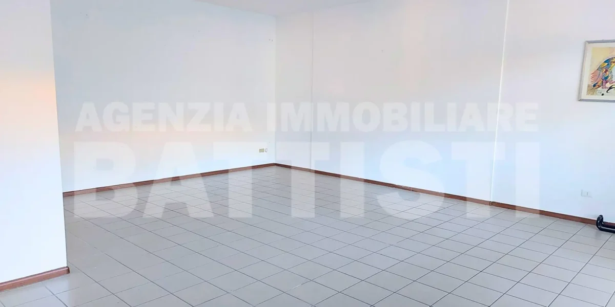 LOCALE COMMERCIALE