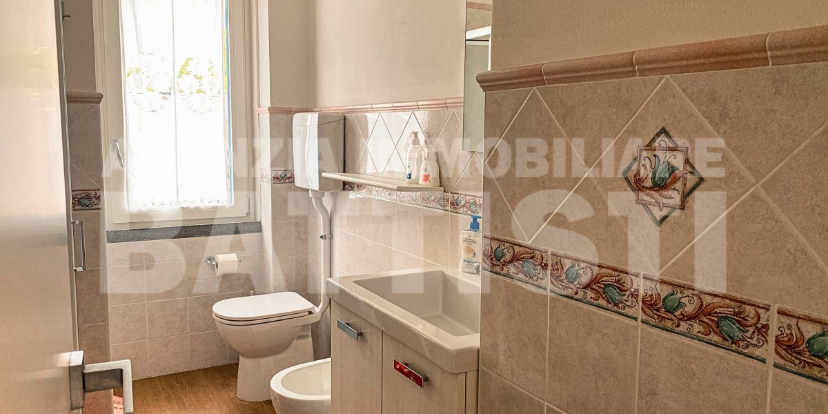 VILLA INDIPENDENTE CON GIARDINO