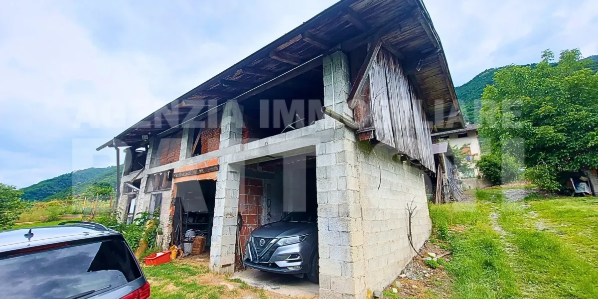 AMPIO EDIFICIO CON DUE ALLOGGI