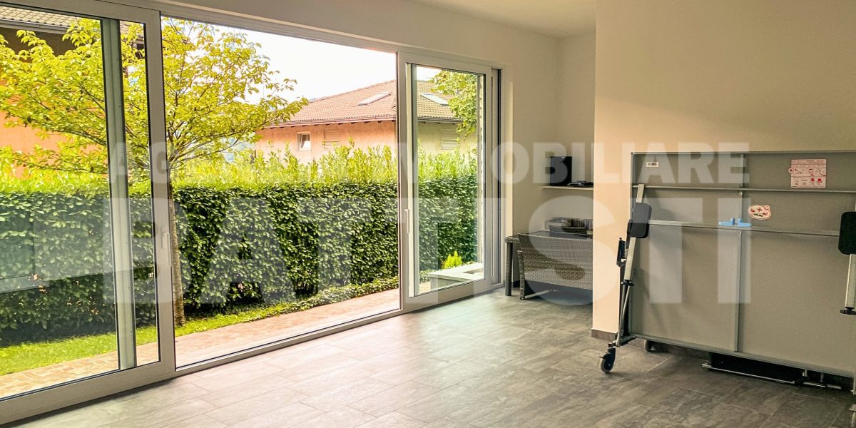VILLA INDIPENDENTE CON GIARDINO