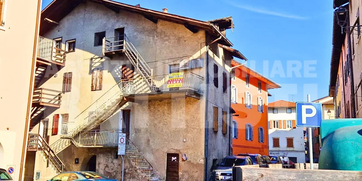 PORZIONE IN CENTRO CON DUE ALLOGGI