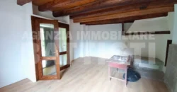PORZIONE DI CASA con terreno di mq 700