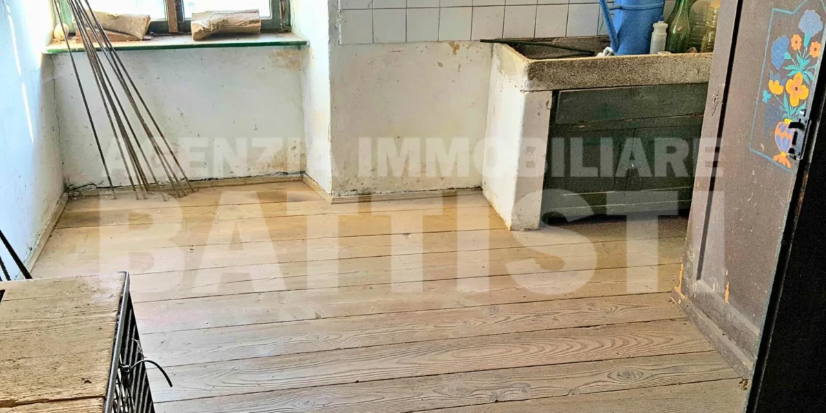 AMPIA PORZIONE DI CASA CON BEL PANORAMA