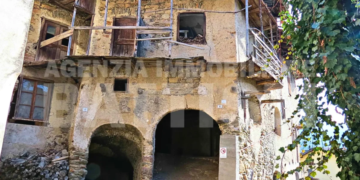 AMPIA PORZIONE DI CASA CON BEL PANORAMA