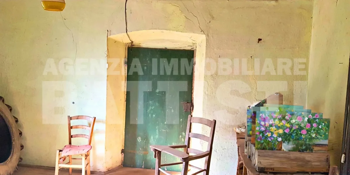 AMPIA PORZIONE DI CASA CON BEL PANORAMA