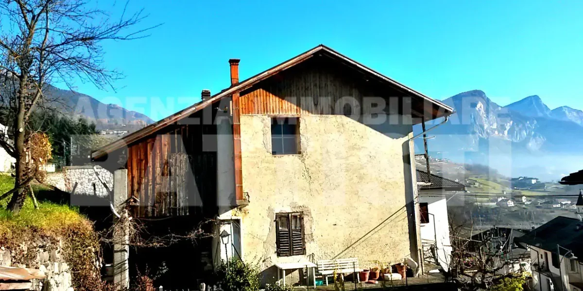 PORZIONE DI CASA CON ORTO E CORTILE PRIVATO