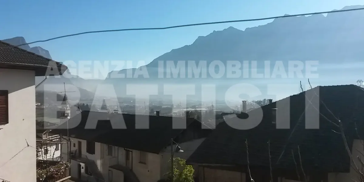 PORZIONE DI CASA CON ORTO E CORTILE PRIVATO