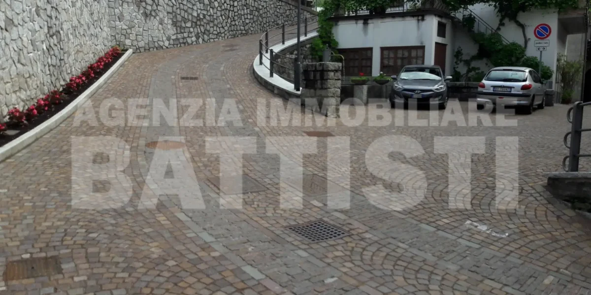 PORZIONE DI CASA CON ORTO E CORTILE PRIVATO