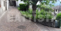 PORZIONE DI CASA CON ORTO E CORTILE PRIVATO