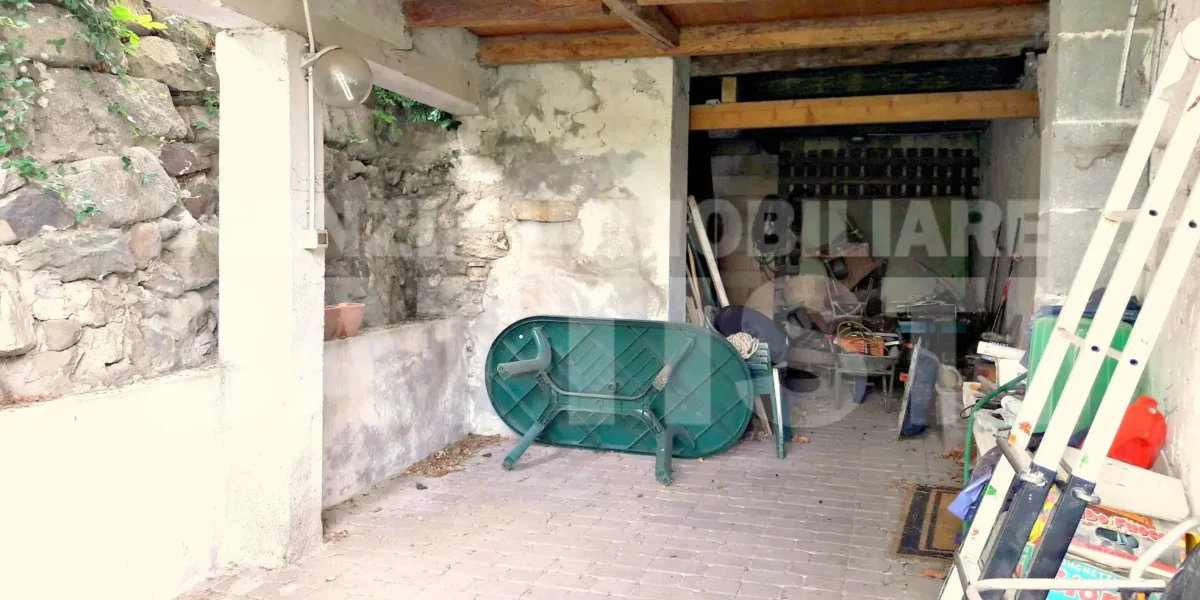 PORZIONE DI CASA CON ORTO E CORTILE PRIVATO