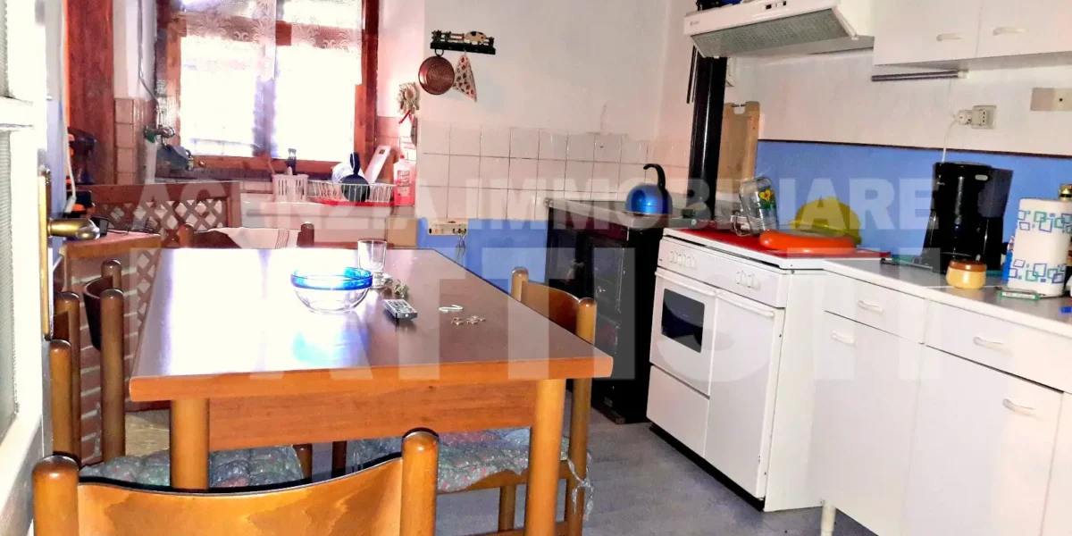 PORZIONE DI CASA CON ORTO E CORTILE PRIVATO