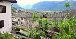 PORZIONE DI CASA CON ORTO E CORTILE PRIVATO