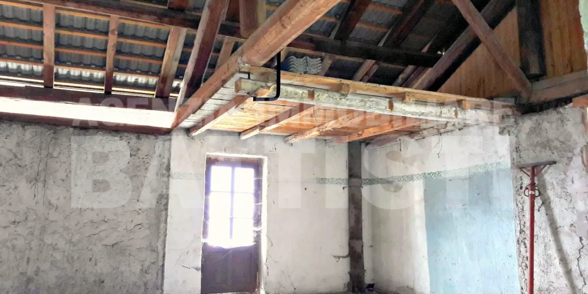 PORZIONE DI CASA CON ORTO E CORTILE PRIVATO