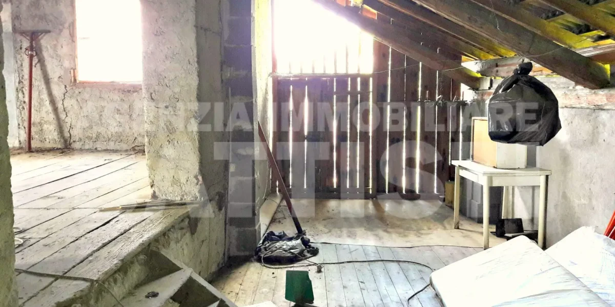 PORZIONE DI CASA CON ORTO E CORTILE PRIVATO