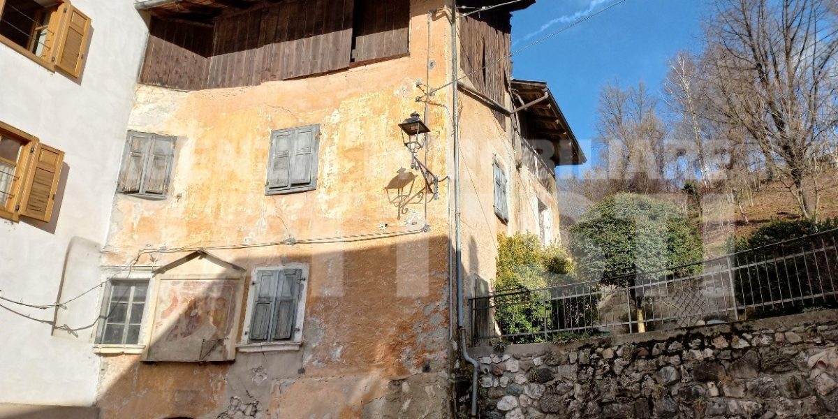 PORZIONE TERRA-TETTO