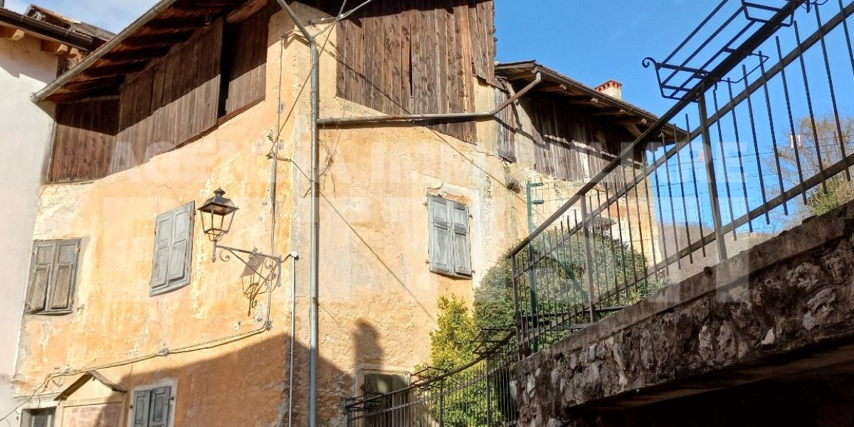 PORZIONE TERRA-TETTO