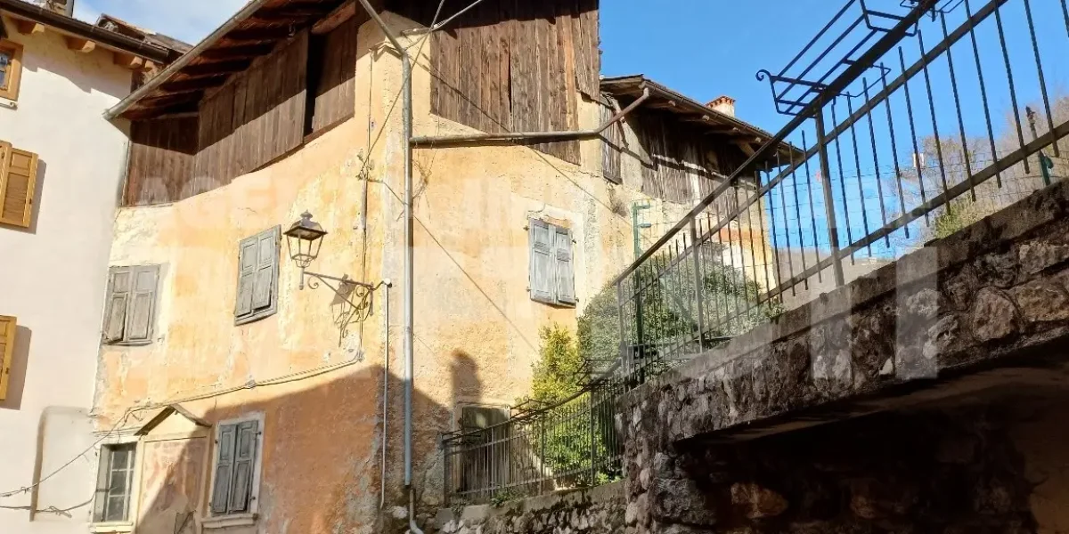 PORZIONE TERRA-TETTO